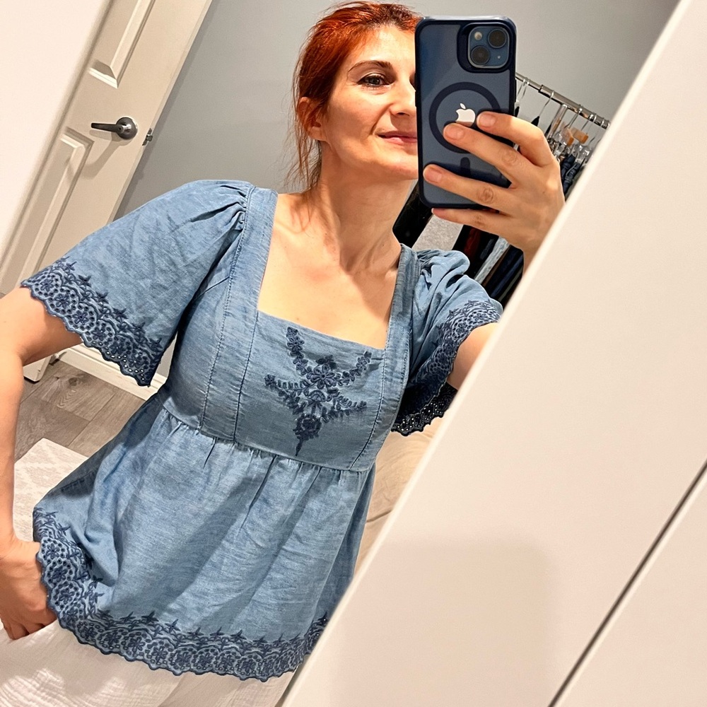 NWOT Old Navy Square Neck Bell Sleeve Smocked Back Embroidered Chambray Top XS - Picture 9 of 9
